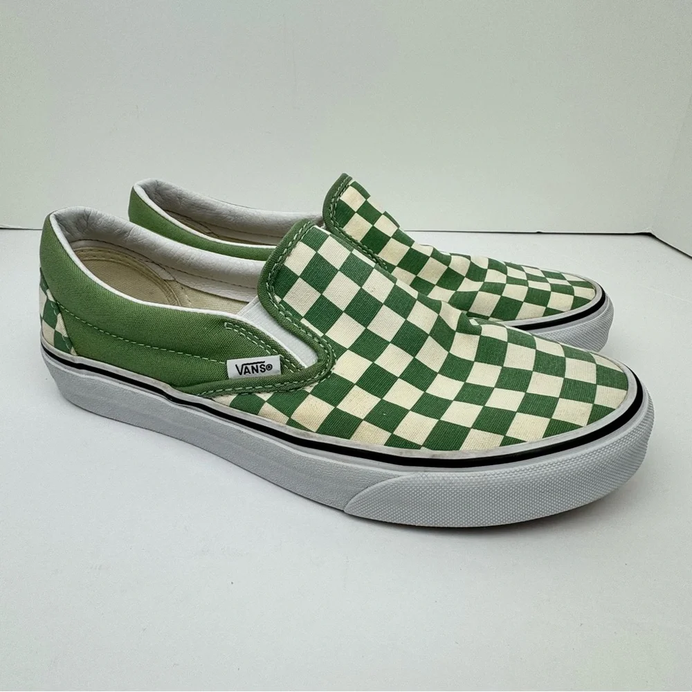 Vans Unisex Classic Slip-On’s. Green/ white. Men’s size 8.5, women’s size 10.